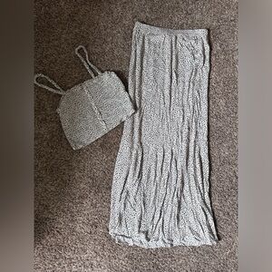 Maxi skirt/crop top outfit